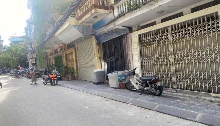 Cho thuê nhà ngõ ô tô tránh- vỉa hè phố 8/3, Hai Bà Trưng, Hà Nội, Dt 50m2-2,5 tầng-MT 5m - Giá 10 triệu